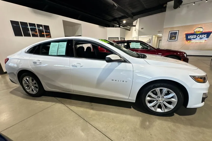 2023 Chevrolet Malibu 1LT photo 1