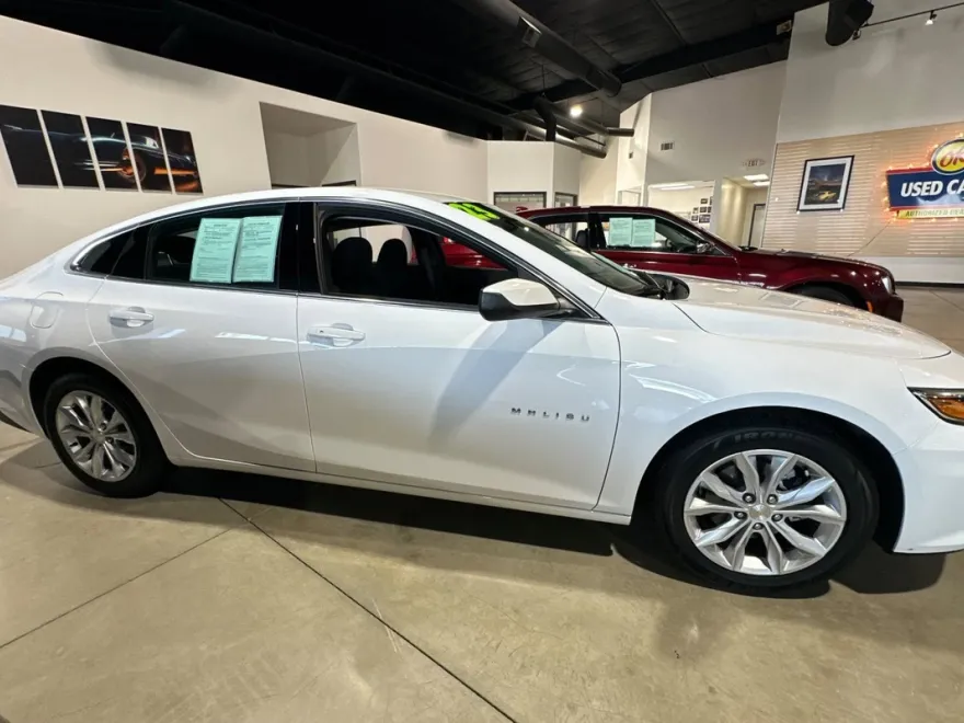2023 Chevrolet Malibu 1LT photo 1