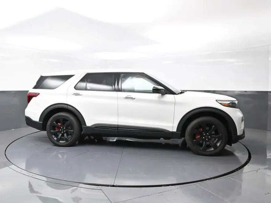 2021 Ford Explorer ST photo 1