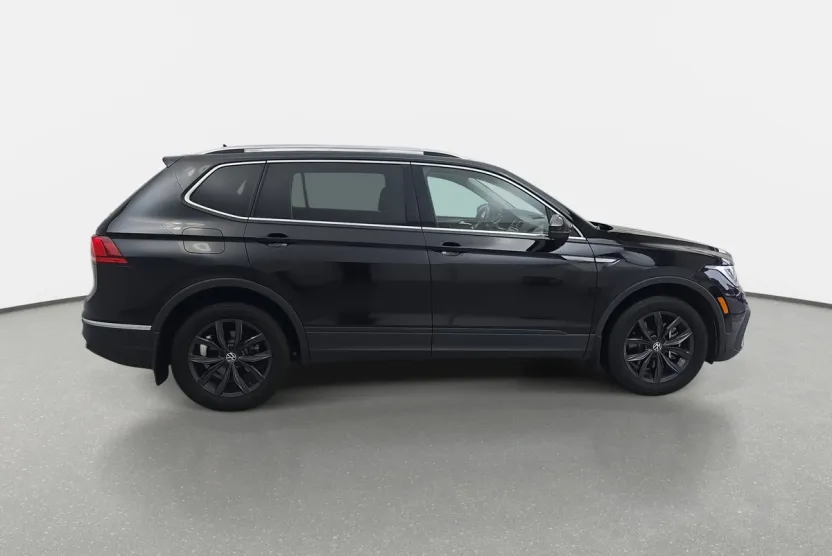 2024 Volkswagen Tiguan SE photo 1