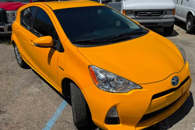 2014 Toyota Prius C Three photo 1