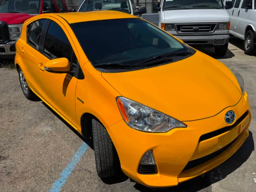 2014 Toyota Prius C Three photo 1