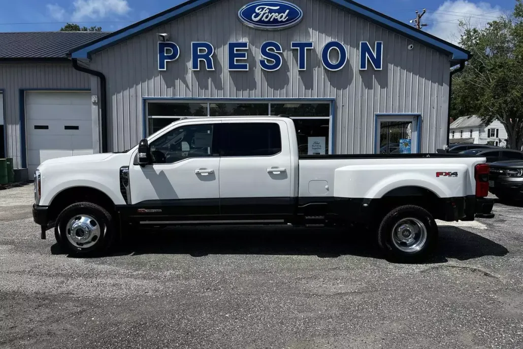 2025 Ford F-350 King Ranch photo 1
