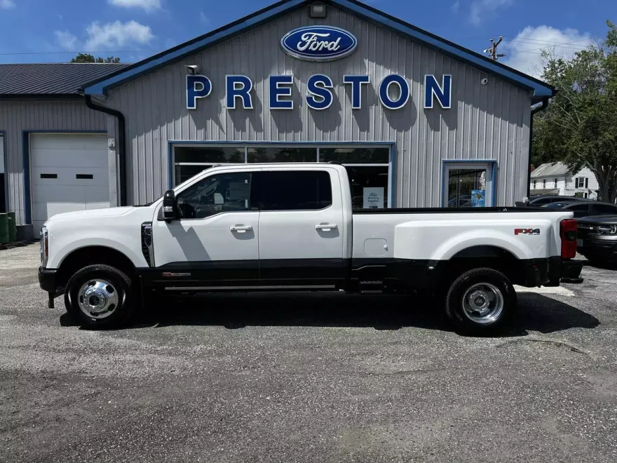 2025 Ford F-350 King Ranch photo 1