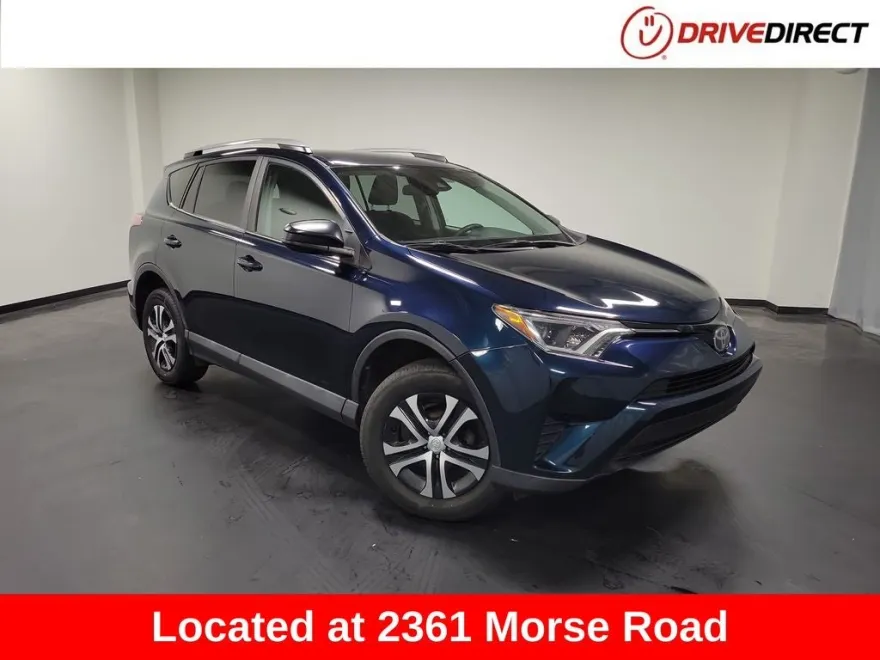 2018 Toyota RAV4 LE photo 1