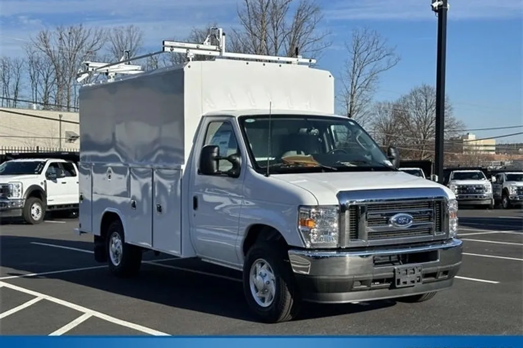 2025 Ford E-350 photo 1