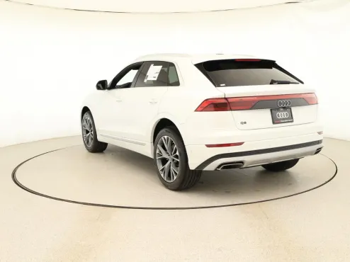 2025 Audi Q8 Premium photo 4