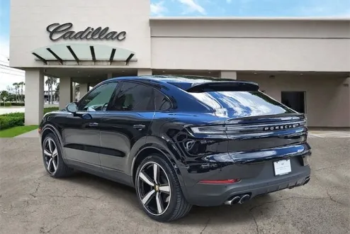 2024 Porsche Cayenne Base photo 2