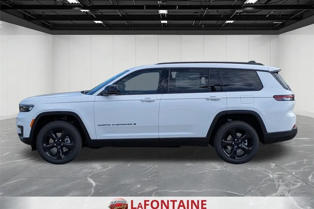 2025 Jeep Grand Cherokee Altitude photo 1