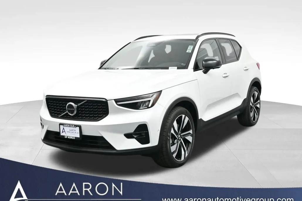 2023 Volvo XC40 AWD Ultimate photo 1