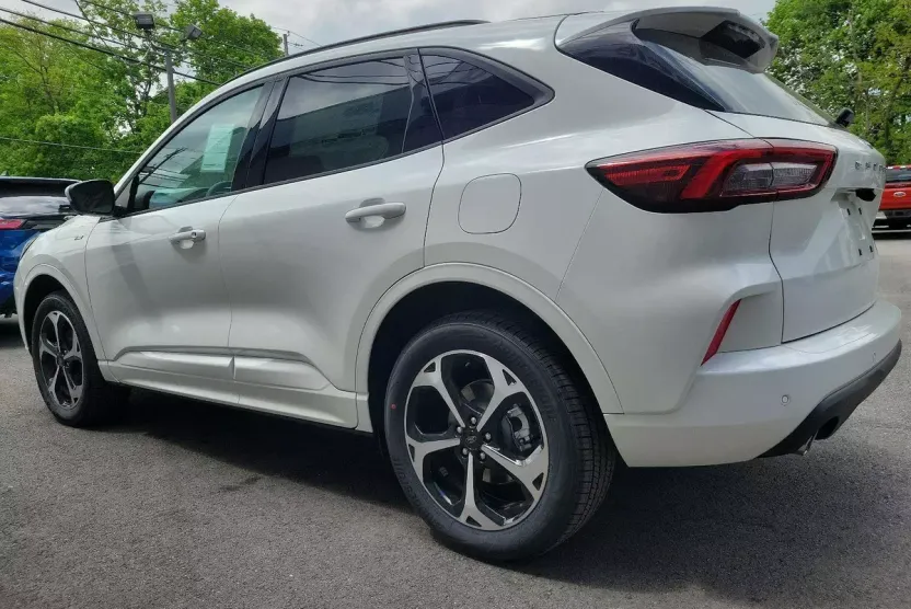 2024 Ford Escape ST-Line Elite photo 1