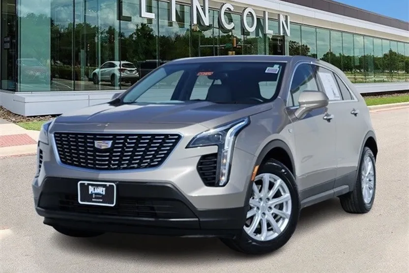 2022 Cadillac XT4 Luxury photo 1