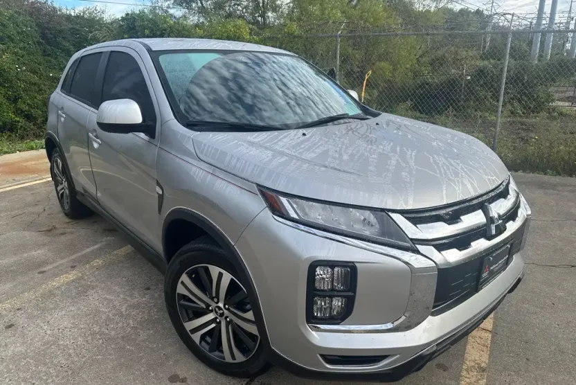 2023 Mitsubishi Outlander Sport ES photo 1