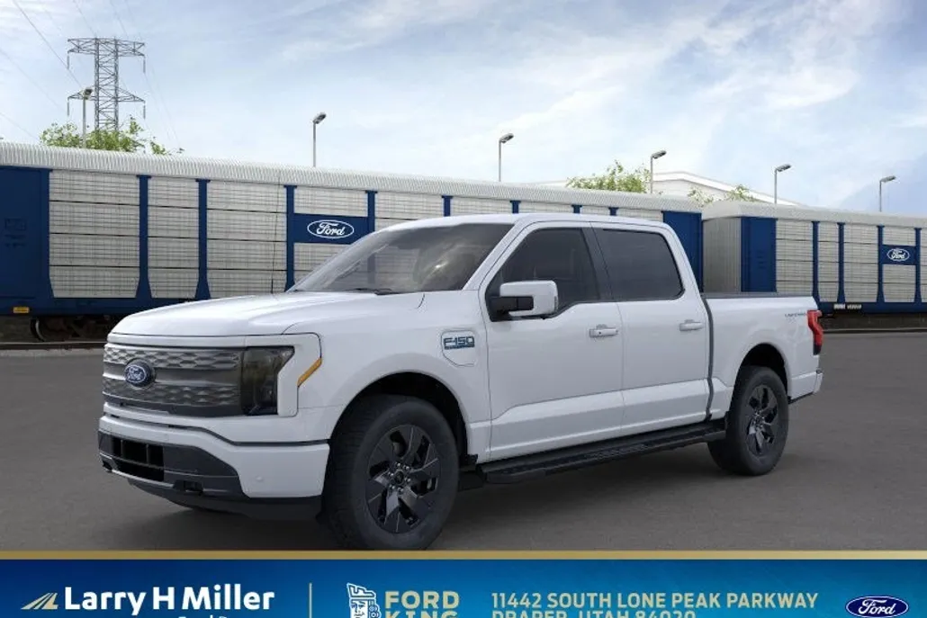 2025 Ford F-150 Lightning Lariat photo 1