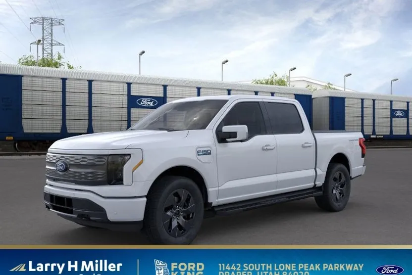 2025 Ford F-150 Lightning Lariat photo 1
