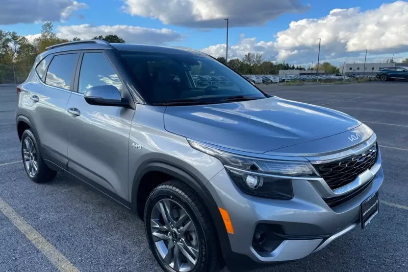 2023 Kia Seltos S photo 1