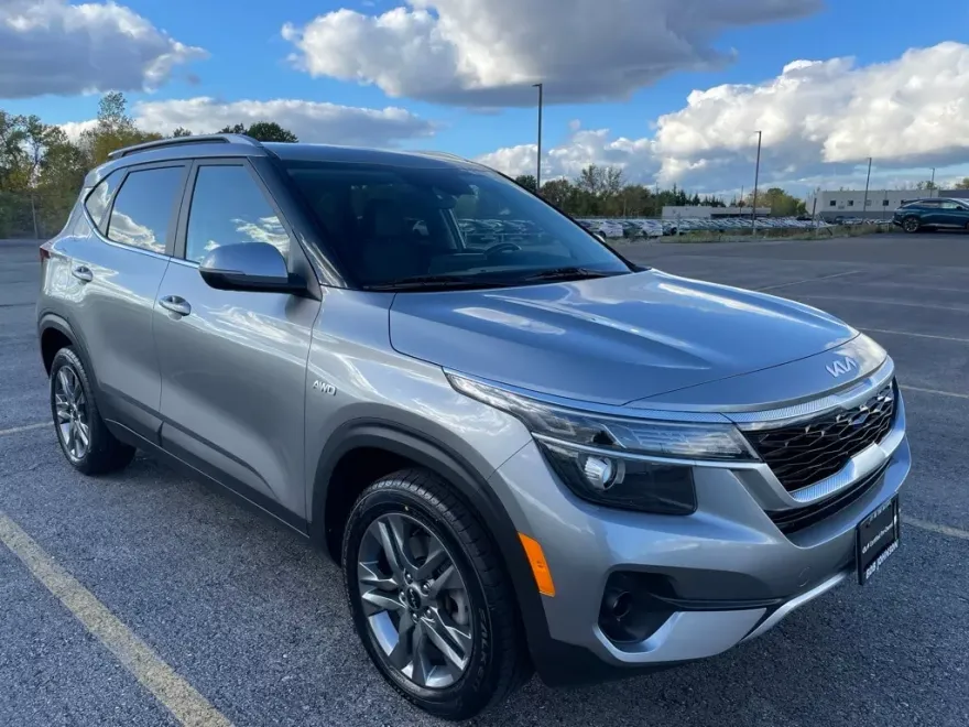 2023 Kia Seltos S photo 1
