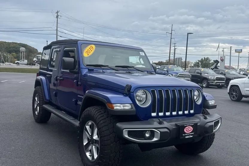 2019 Jeep Wrangler Unlimited Sahara photo 1