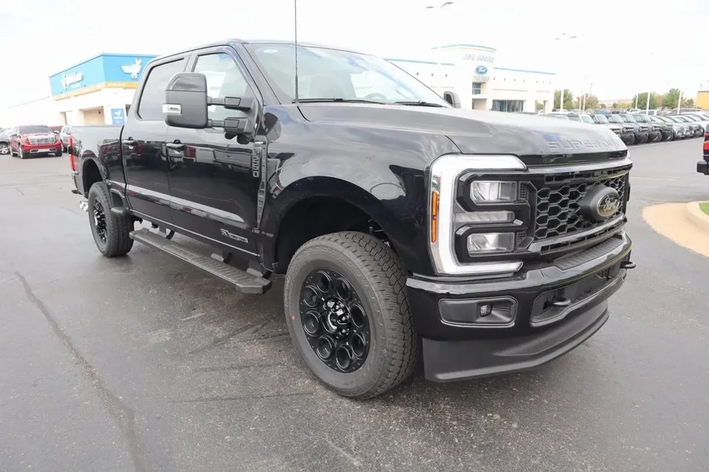 2026 Ford F-250 Lariat photo 1
