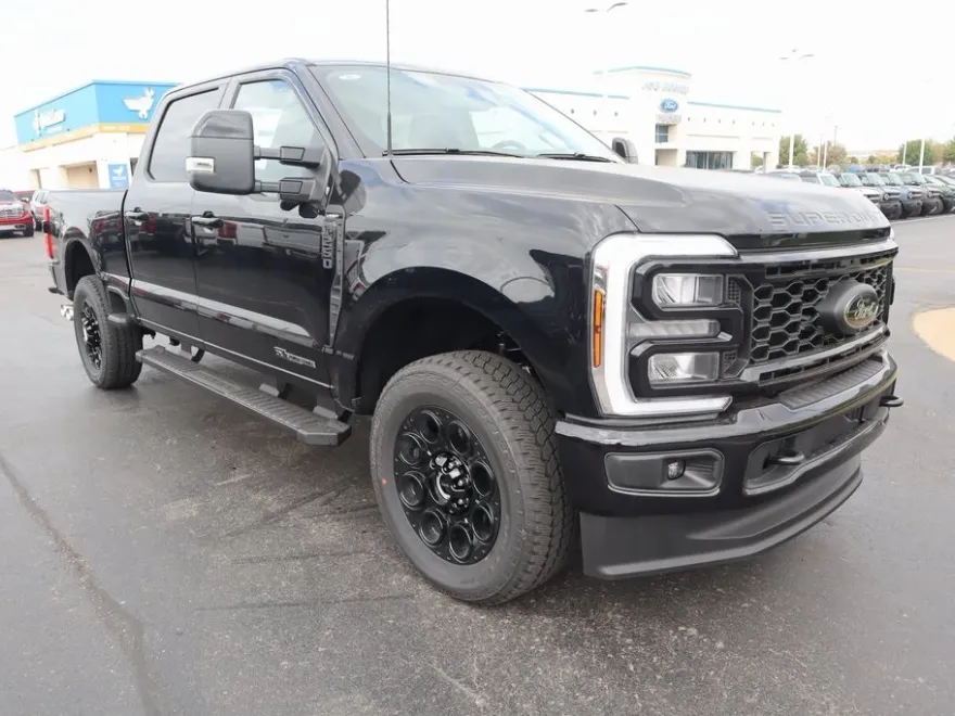 2026 Ford F-250 Lariat photo 1