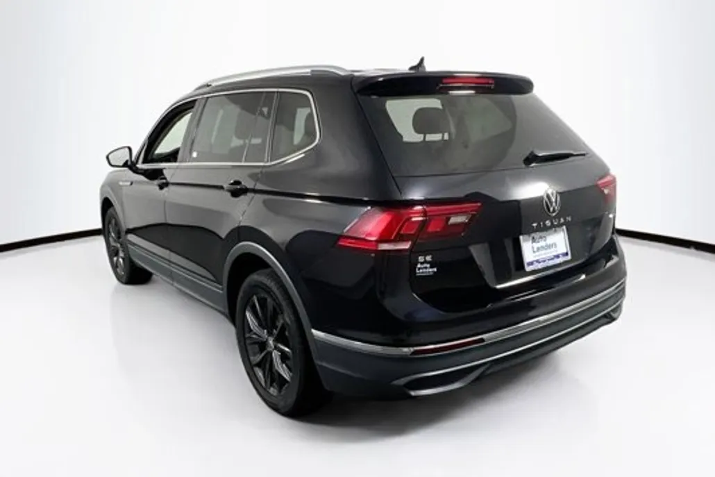 2022 Volkswagen Tiguan SE photo 1