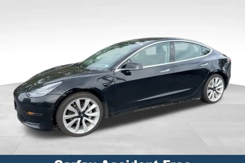 2020 Tesla Model 3 Standard Range Plus photo 1