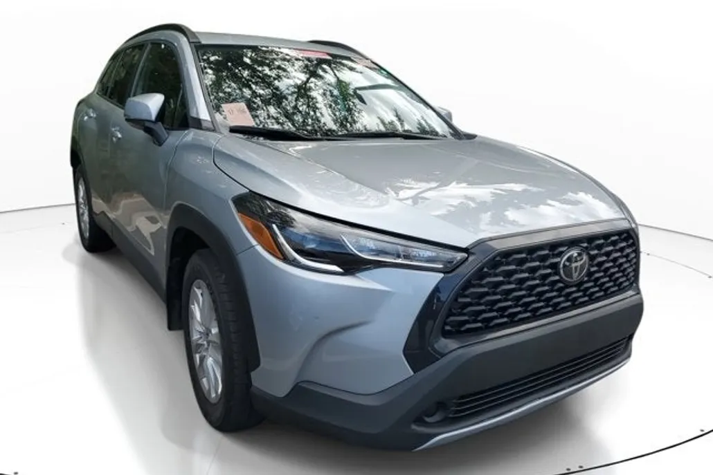 2024 Toyota Corolla Cross LE photo 1