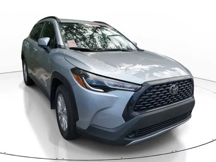 2024 Toyota Corolla Cross LE photo 1
