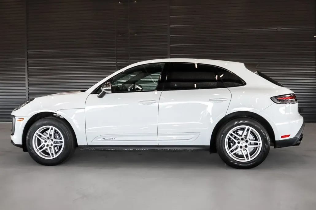 2023 Porsche Macan T photo 1