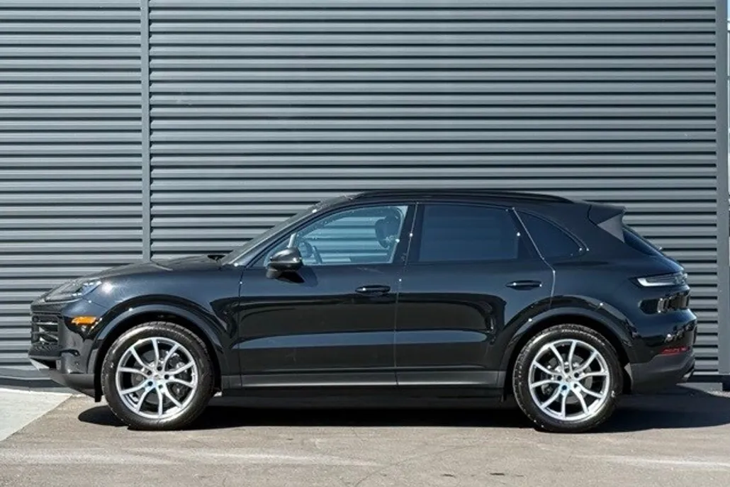 2024 Porsche Cayenne photo 1