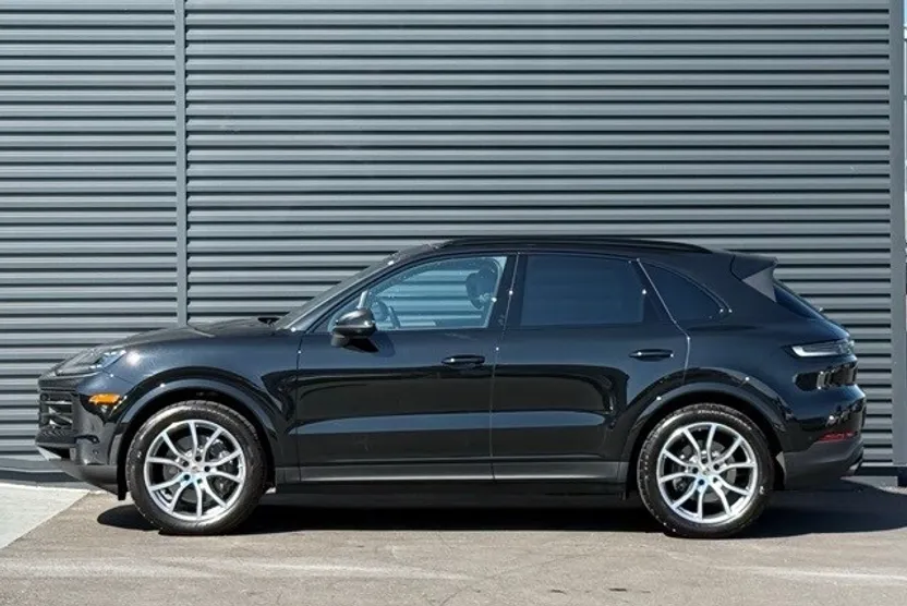2024 Porsche Cayenne photo 1