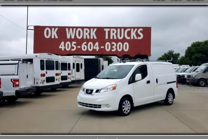 2017 Nissan NV200 SV photo 1