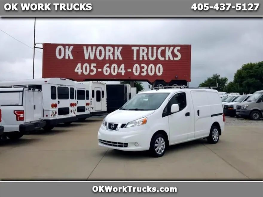 2017 Nissan NV200 SV photo 1