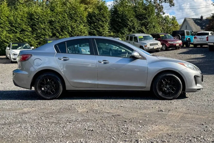 2013 Mazda Mazda3 i SV photo 1