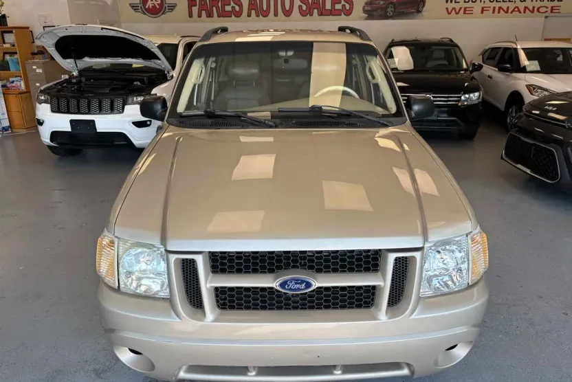 2005 Ford Explorer Sport Trac XLS photo 1