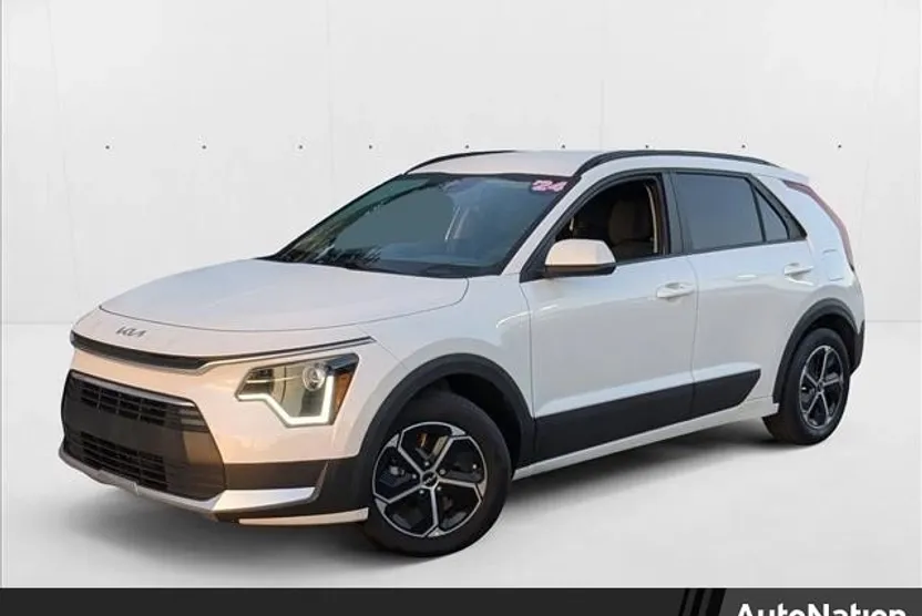 2024 Kia Niro LX photo 1