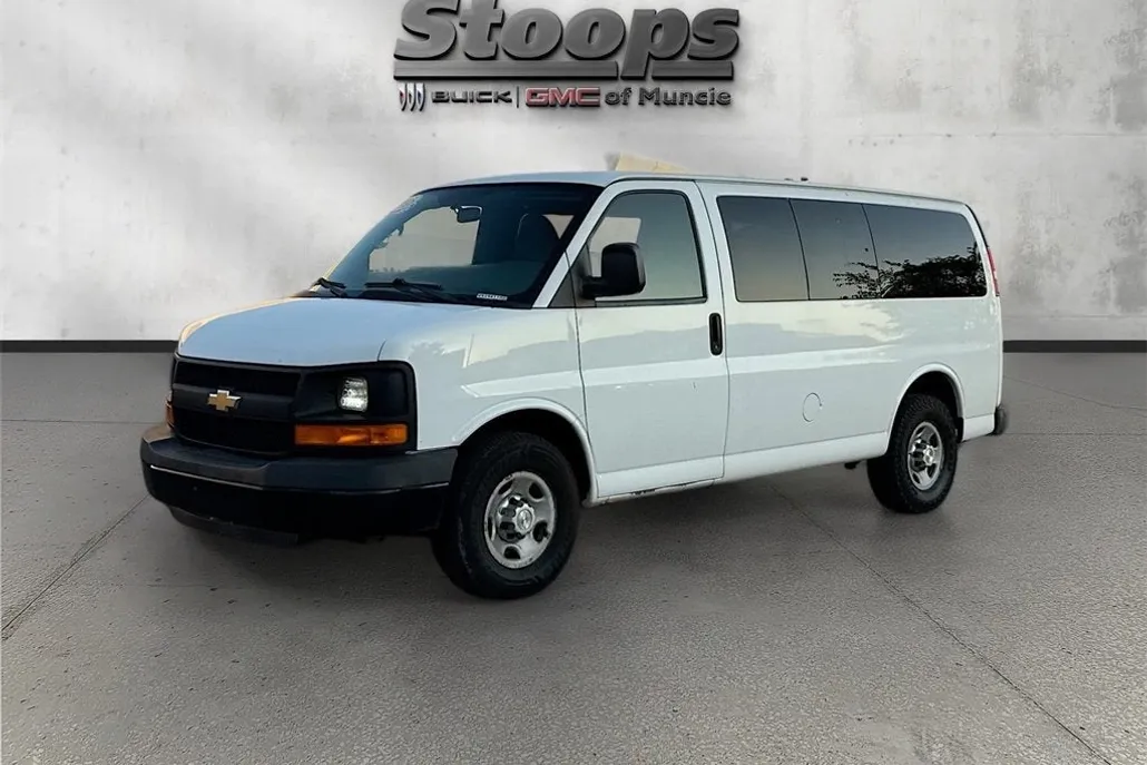 2015 Chevrolet Express Passenger 2500 LS photo 1