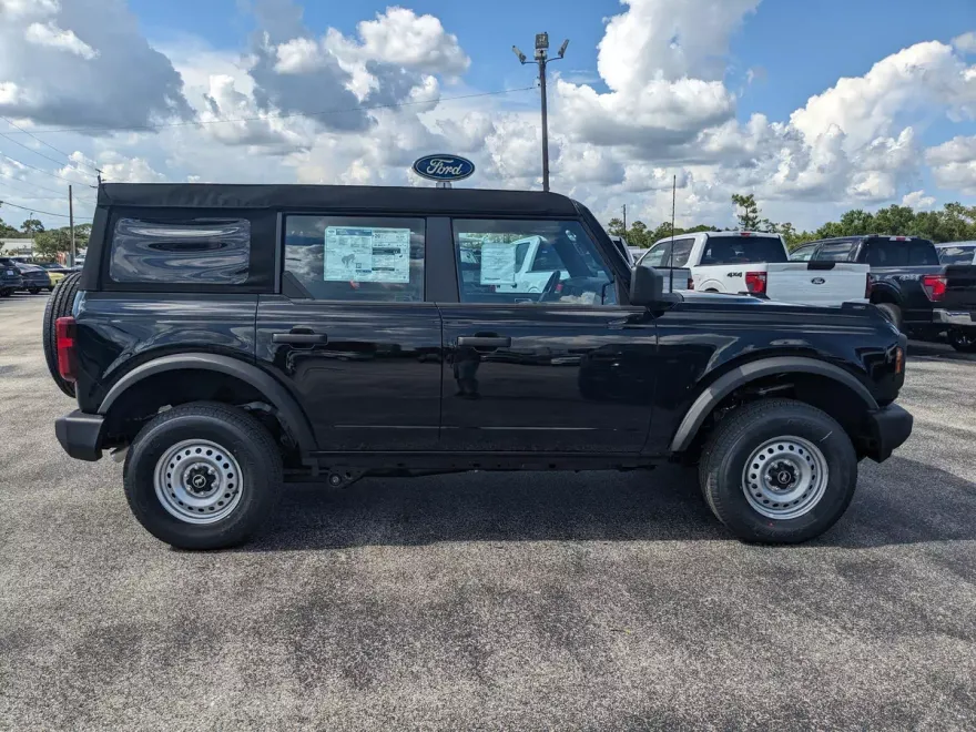 2025 Ford Bronco Base photo 1
