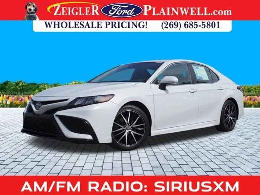 2022 Toyota Camry Hybrid SE photo 1