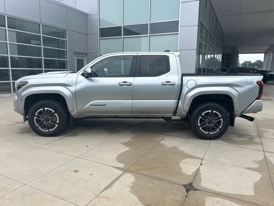 2024 Toyota Tacoma Base photo 1