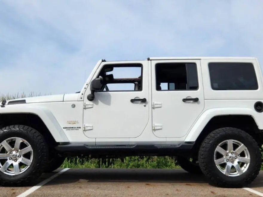 2013 Jeep Wrangler Unlimited Sahara photo 1