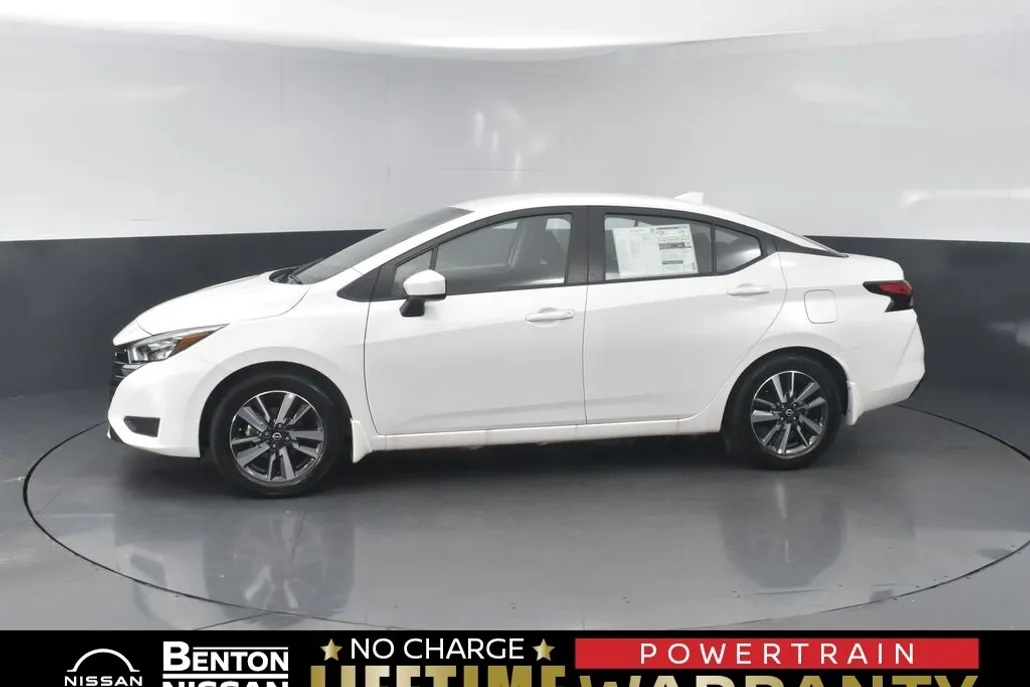 2025 Nissan Versa SV photo 1