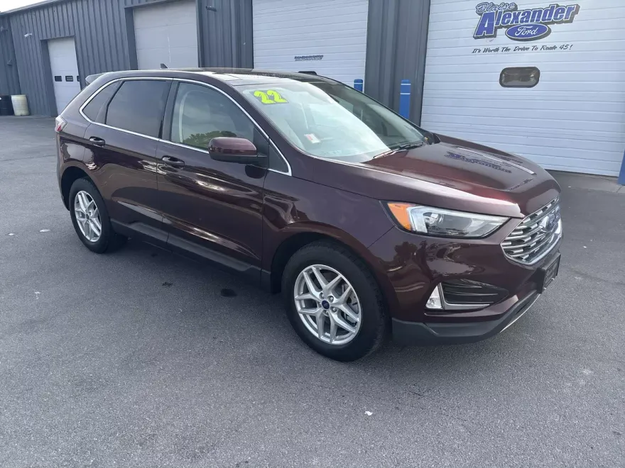 2022 Ford Edge SEL photo 1