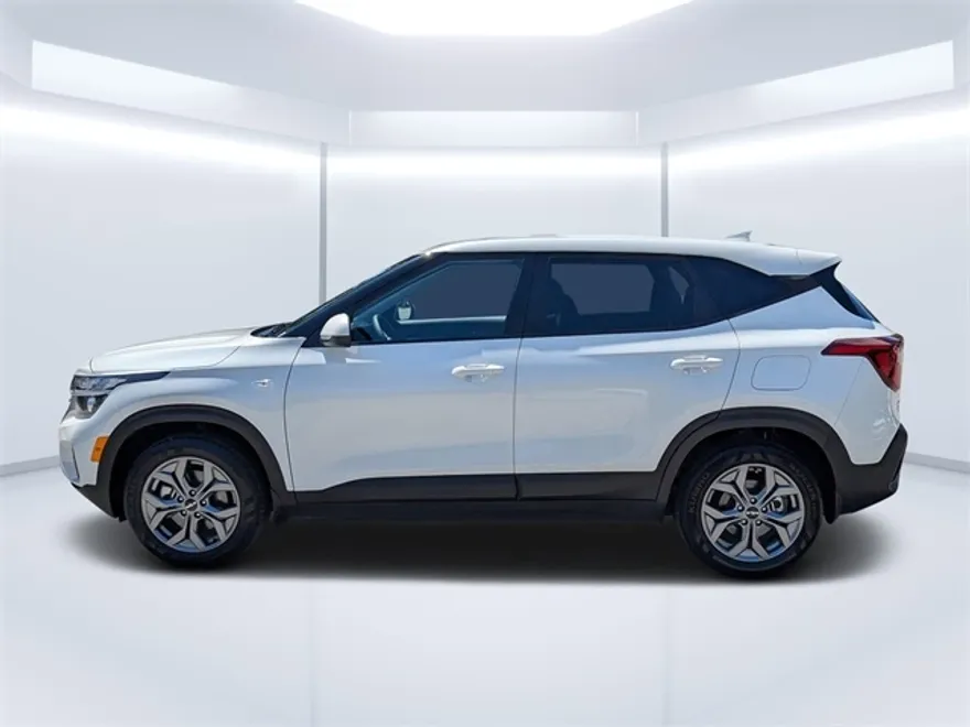 2024 Kia Seltos LX photo 1