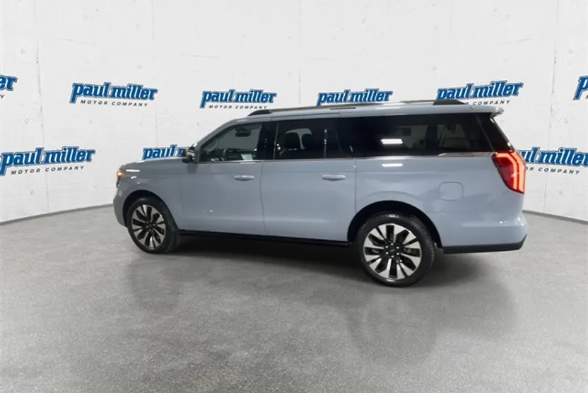 2025 Ford Expedition Platinum MAX photo 1
