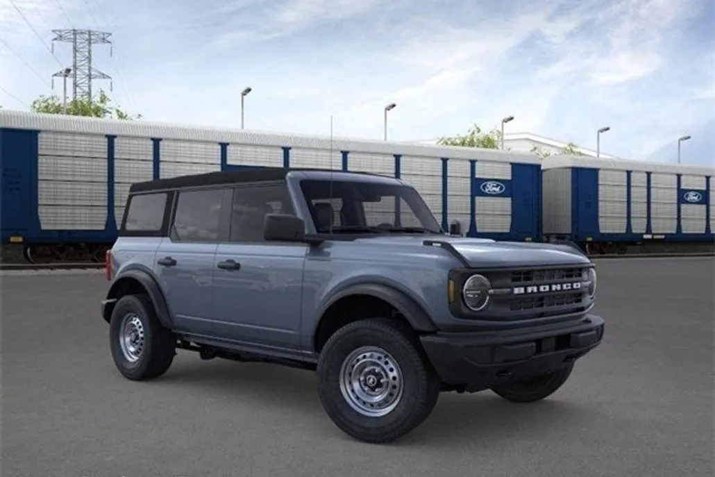 2025 Ford Bronco Base photo 1