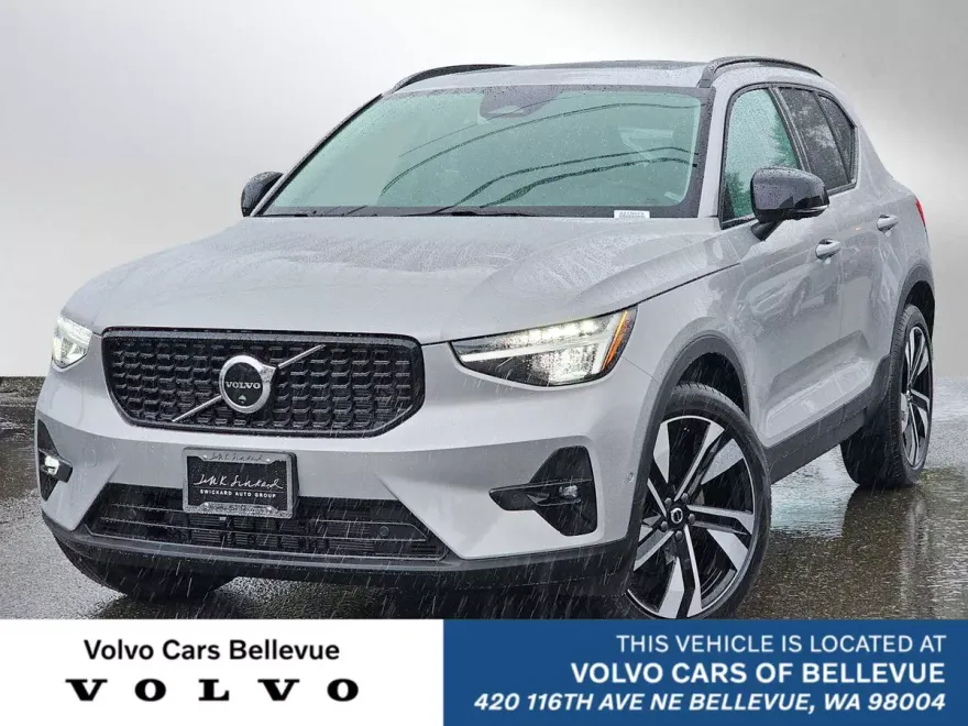 2025 Volvo XC40 Plus photo 1