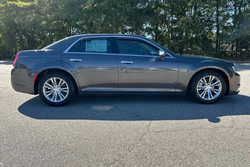 2015 Chrysler 300 C photo 1