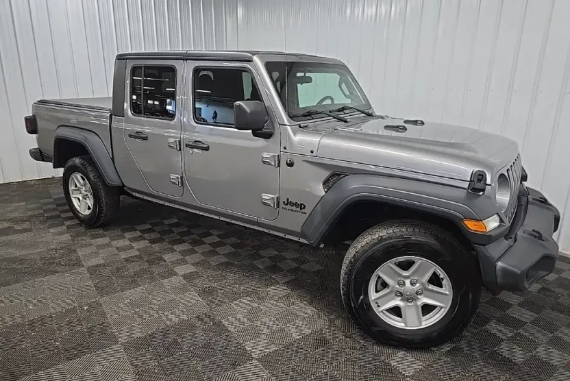 2020 Jeep Gladiator Sport photo 1