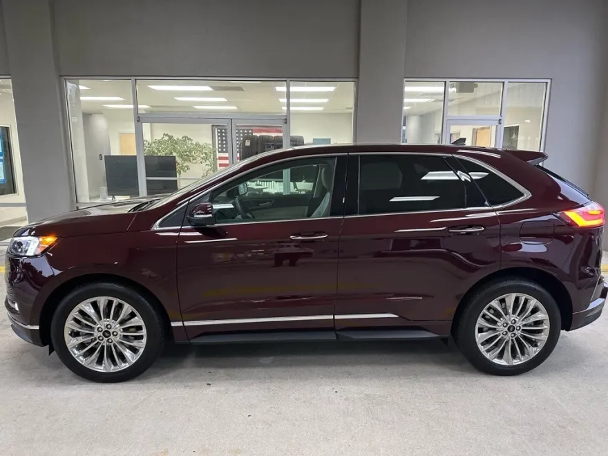 2024 Ford Edge Titanium photo 1
